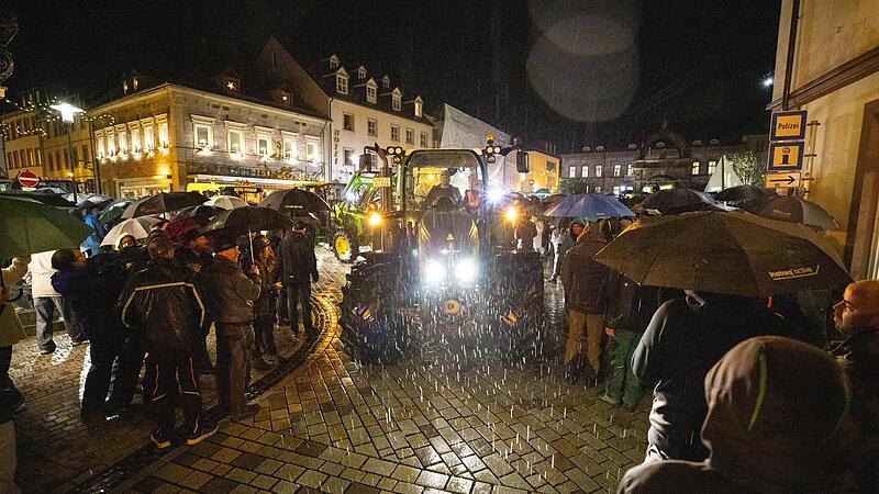 Eng ging es bei der Demonstration rund um den Hammelburger Marktplatz zu.