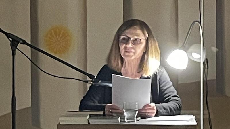 Anna Neder von der Goltz bei ihrer Lesung in Ramsthal. Anna Neder von der Goltz bei ihrer Lesung in Ramsthal.