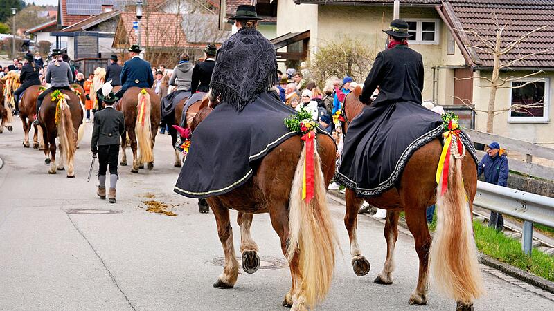 Ostern in Bayern - Pferdewallfahrt Georgiritt Ostern in Bayern - Pferdewallfahrt Georgiritt