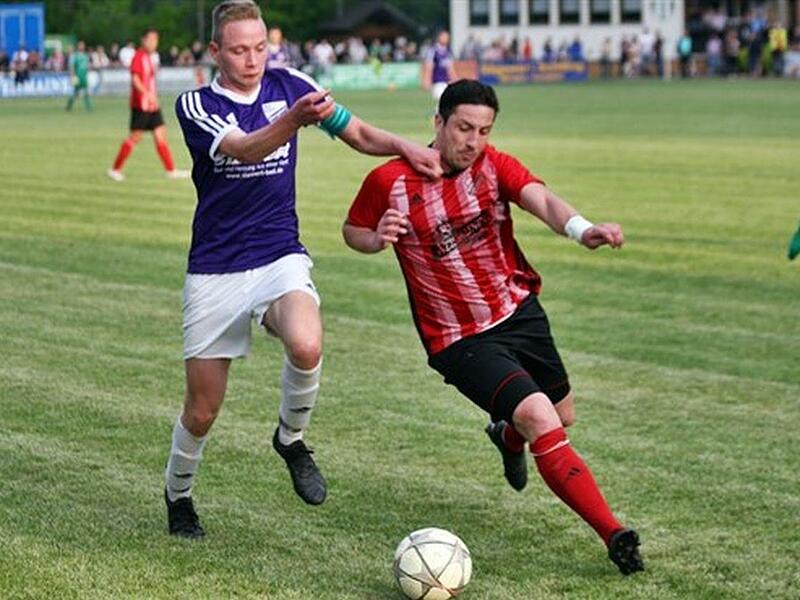 Andreas Asselborn (re.) &uuml;bernimmt bei der SG Niederf&uuml;llbach/Grub.