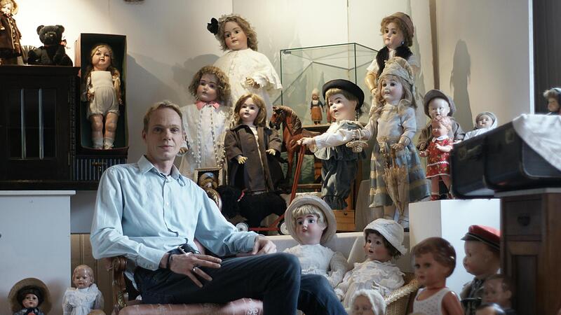 Olaf Zieseniss hat in der Bahnhofstra&szlig;e 19 ein neues Domizil f&uuml;r seine Puppen gefunden. Dort kann der 47-J&auml;hrige sie besser als zuvor in der Ludwigstra&szlig;e pr&auml;sentieren.