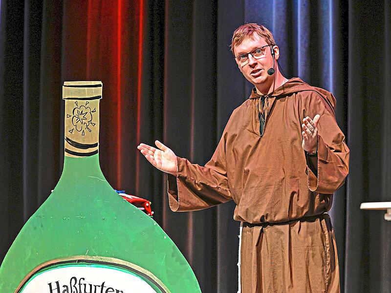 Casting f&uuml;r die &bdquo;N&auml;rrische Weinprobe&ldquo; und f&uuml;r &bdquo;Fastnacht in Franken&ldquo; im Fastnachtsmuseum in Kitzingen: Benedikt Wolf aus Ha&szlig;furt &uuml;berzeugte. Thomas Obermeier