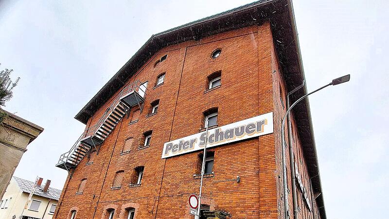 Um dieses Geb&auml;ude geht's: Fast f&uuml;nf Jahrzehnte wurden im Kaufhaus von Peter Schauer bunte Faschingsoutfits verkauft. Nach ersten Pl&auml;nen k&ouml;nnten hier bald Wohnungen entstehen.