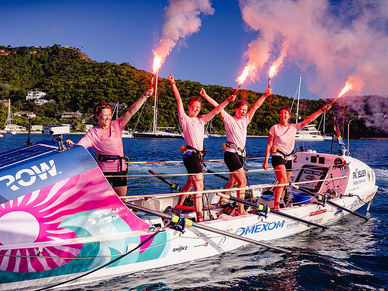 Team Offshoare läuft in den Hafen einTeam Offshoare läuft in den Hafen ein Team Offshoare läuft in den Hafen ein