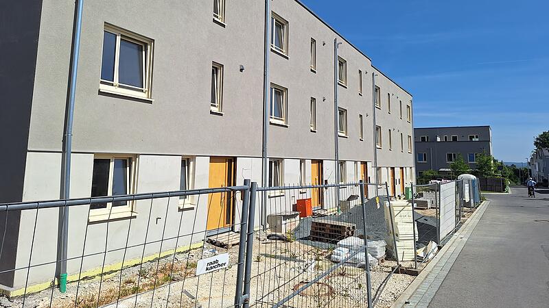 Die f&uuml;nf Reihenh&auml;user in Bamberg-Gaustadt werden aktuell fertiggestellt. Sie werden jeweils f&uuml;r einen Kaufpreis von 1.108.000 Euro angeboten.