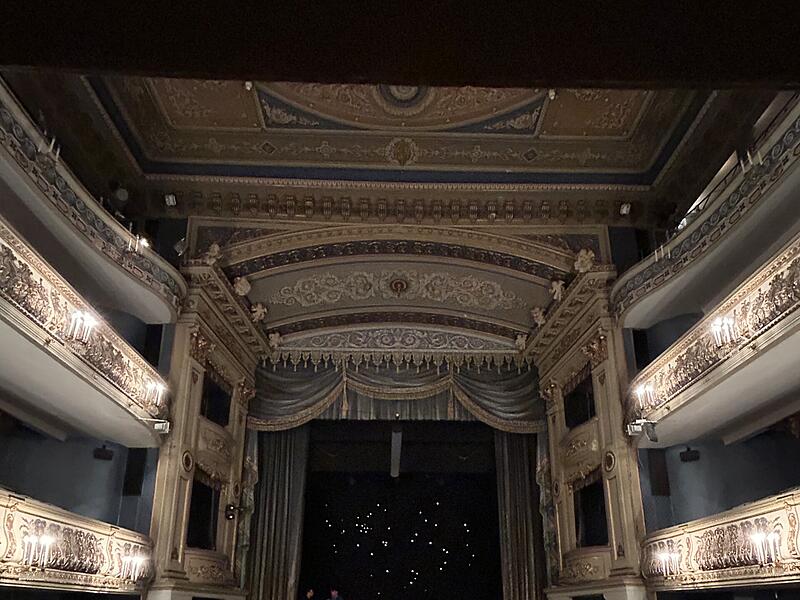 Auf dem Weg zum Lost Place? Das Landestheater Coburg steht seit Mitte 2023 leer und wartet auf seine Sanierung.