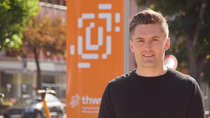 Prof. Dr. Fabian Scheller lehrt und forscht an einem der zentralen Themen unserer Zeit.