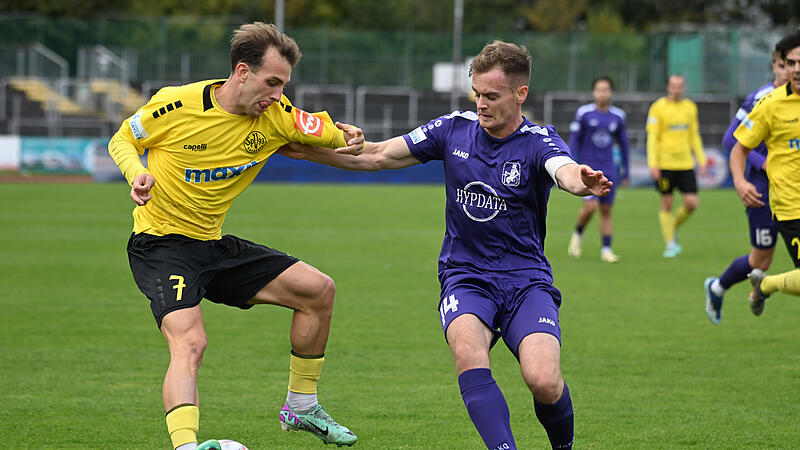 Der TSV Schwaben Augsburg um Marco Greisel (hier im Spiel gegen die SpVgg Bayreuth mit Felix Heim) wird mit Punktabzug bestraft.