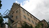 Die F&ouml;rderung des Denkmalschutzes geh&ouml;rt zu den herausragenden Aufgaben der Unterfr&auml;nkischen Kulturstiftung. Ein Juwel in der unterfr&auml;nkischen Museumslandschaft ist Schloss Aschach im Landkreis Bad Kissingen, bei dem die Erneuerung des Dachs vorau...
