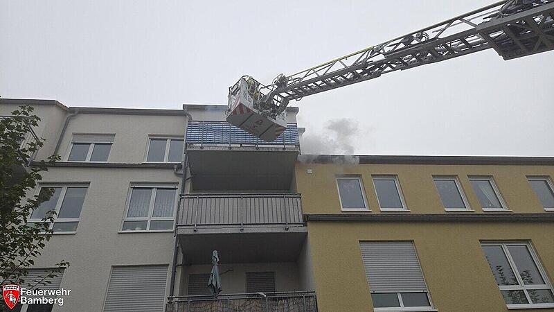 Balkonbrand in Bamberg: Feuerwehr verhindert gr&ouml;&szlig;ere Ausbreitung