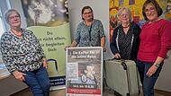 Von links: Ulrike Jochemczyk, Gabriele Greif, Maria Gr&ouml;ger und Elly Barth vom Hospizverein Forchheim laden zur Ausstellung &bdquo;Ein Koffer f&uuml;r die letzte Reise&ldquo; ein.