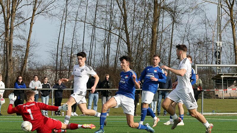 Jahn-Neuzugang Nico Pl&auml;tzer (M., hier noch im Trikot des TSV Burgebrach) trug zwei Tore zum Forchheimer Testspielerfolg gegen den ATSV Erlangen bei.Forchheim & Fr&auml;nkische Schweiz