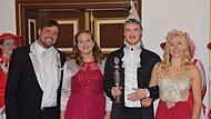 Das bisherige und das neue Prinzenpaar: Lorenz und Lena Brust (links), Prinz Moritz I. (Moritz Hüfner), Prinzessin Jenny I. (Jenny Niebling) Das bisherige und das neue Prinzenpaar: Lorenz und Lena Brust (links), Prinz Moritz I. (Moritz Hüfner), Prinzessin Jenny I. (Jenny Niebling)