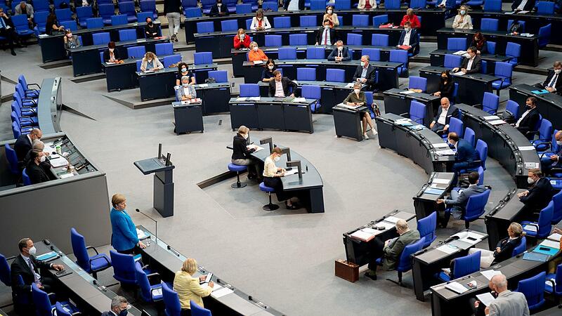 Der Plenarsaal des Deutschen Bundestags: 16 Abgeordnete aus dem FT-Verbreitungsgebiet mischen hier mit.