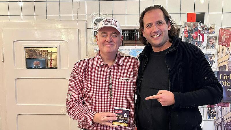 Julian Schmitz-Avila l&auml;sst sich regelm&auml;&szlig;ig Bamberger Leberk&auml;s schmecken.