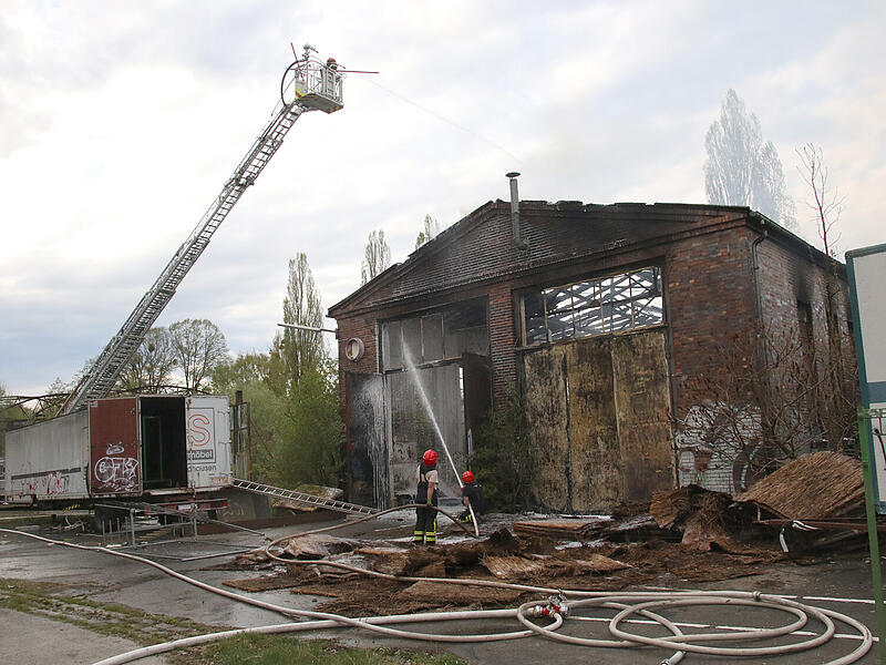Brand Lokschuppen Coburg: hoher Schaden - Ursache unklar Brand Lokschuppen Coburg: hoher Schaden - Ursache unklar