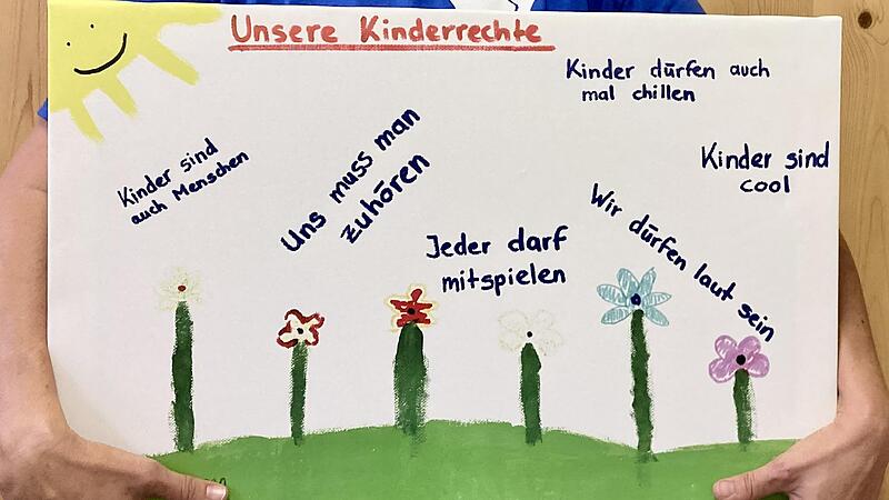 In der UN Kinderrechtskonvention sind die Kinderrechte seit 1992 festgeschrieben und in Deutschland g&uuml;ltig. Das Bild haben Coburger Kinder zum Weltkinderschutztag gemalt.