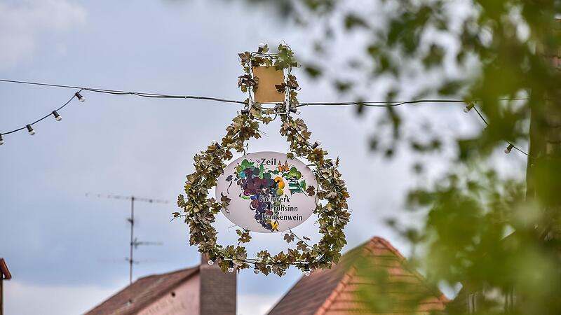 Zum 37. Mal findet das Zeiler Weinfest im August 2023 statt. Inzwischen zieht es j&auml;hrlich um die 10.000 Besucher an.