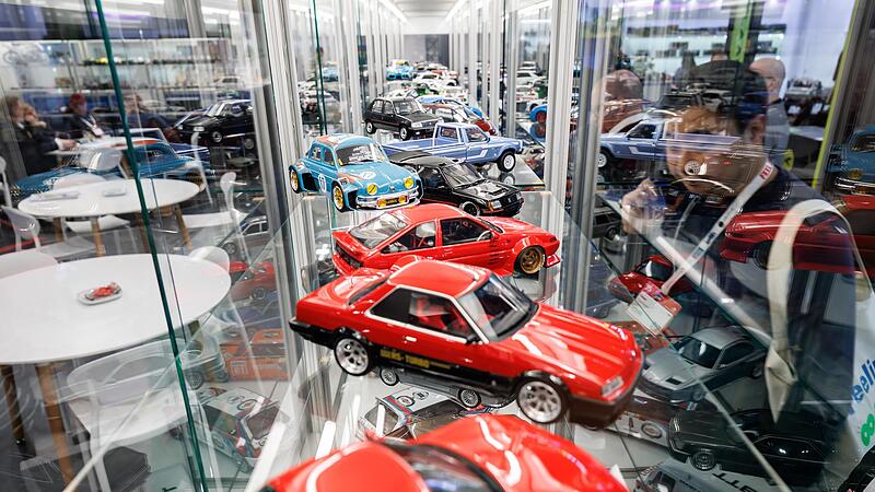 Automodelle des Herstellers von Spielzeug und Miniaturfahrzeugen, Solido, sind zur Er&ouml;ffnung der 75. Spielwarenmesse  ausgestellt. Auf der laut Veranstalter weltgr&ouml;&szlig;ten Messe zeigen internationale Hersteller  Trends.