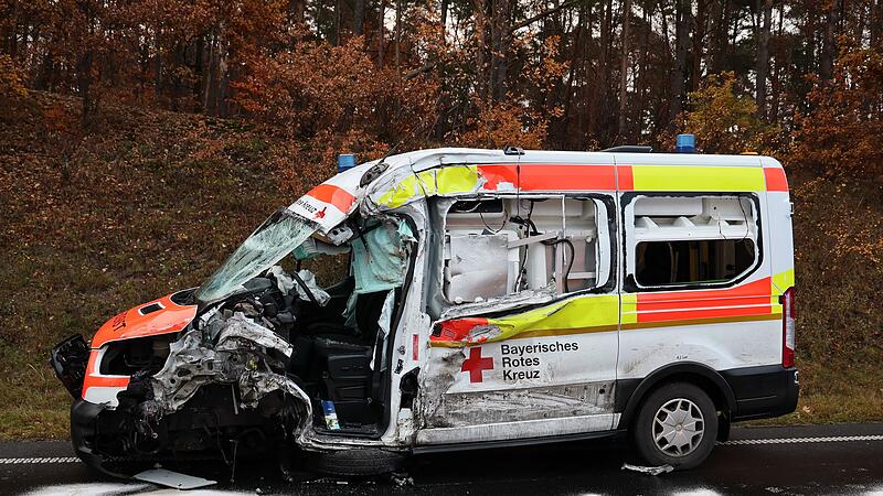 Verletzte bei Unfall mit Rettungswagen Verletzte bei Unfall mit Rettungswagen