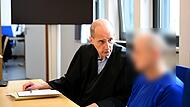 Rechtsanwalt Oliver Teichmann aus Bamberg und der Angeklagte kurz vor dem Prozess