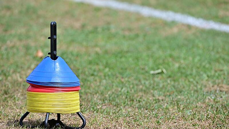 Auf manchen Sportpl&auml;tzen in der A-Klasse ER/PEG d&uuml;rften H&uuml;tchen bald auch an Spieltagen zur Standardausr&uuml;stung geh&ouml;ren, wenn der Flex-Modus genutzt wird.Forchheim & Fr&auml;nkische Schweiz