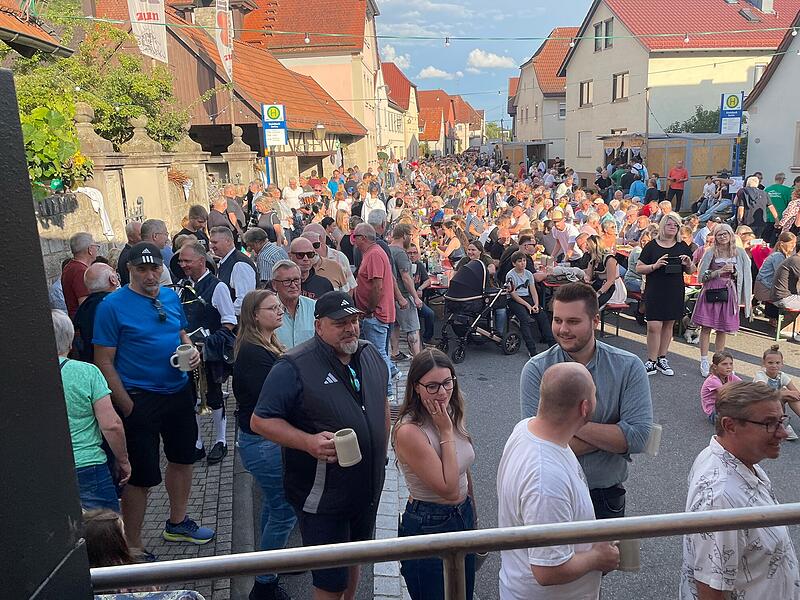 Backofenfest Steinbach: Blick in die Festmeile