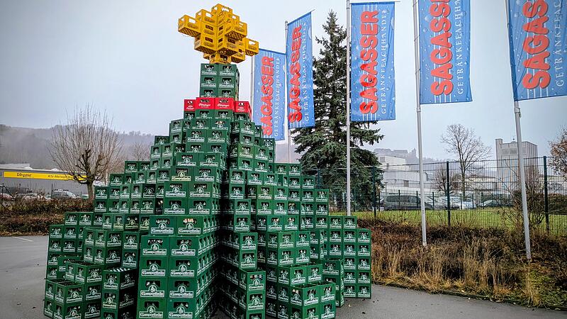 Weihnachtsbaum aus Bierk&auml;sten Sagasser in Coburg