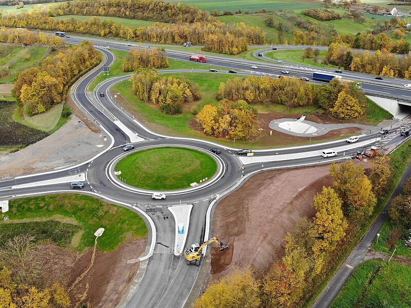 der Kreisverkehr bei Langendorf ist seit Freitag, 12. Dezember 2025, befahrbar. der Kreisverkehr bei Langendorf ist seit Freitag, 12. Dezember 2025, befahrbar.