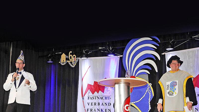 Ordensverleihung des Fastnacht-Verbandes Franken in Hammelburg: Sebastian Kleinhenz (1. Vorsitzender HA-KA-GE 1960 e.V.) und Markus Daum (Hammelburger Herold) begr&uuml;&szlig;ten die f&ouml;rdernden Mitglieder aus ganz Unterfranken.