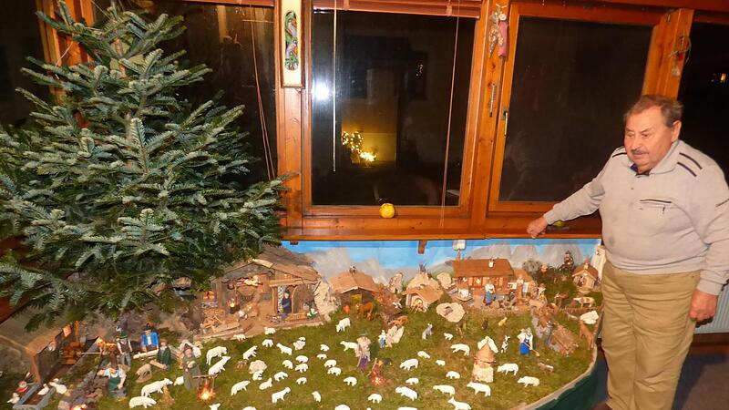 Da ist schon noch Platz für ein paar Figuren, meint Josef Hübschmann.Forchheim & Fränkische Schweiz Da ist schon noch Platz für ein paar Figuren, meint Josef Hübschmann.Forchheim & Fränkische Schweiz