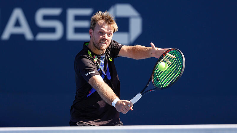 Souver&auml;n am Netz: Kevin Krawietz besorgt mit einem Volley das Halbfinalticket.