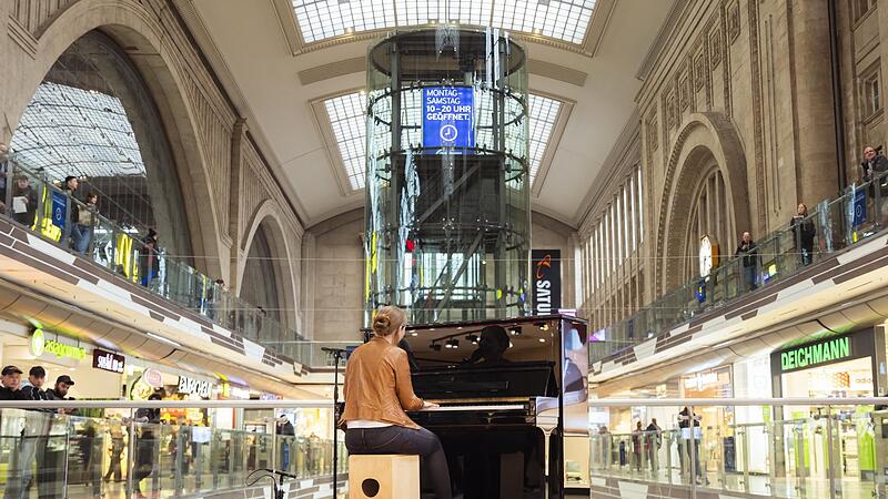 Leipzigs riesige Bahnhofshalle mit angeschlossenem Einkaufszentrum war der ungew&ouml;hnliche Konzertort, an dem sich Maria Hesselbach f&uuml;r &bdquo;The Piano&ldquo; pr&auml;sentierte.