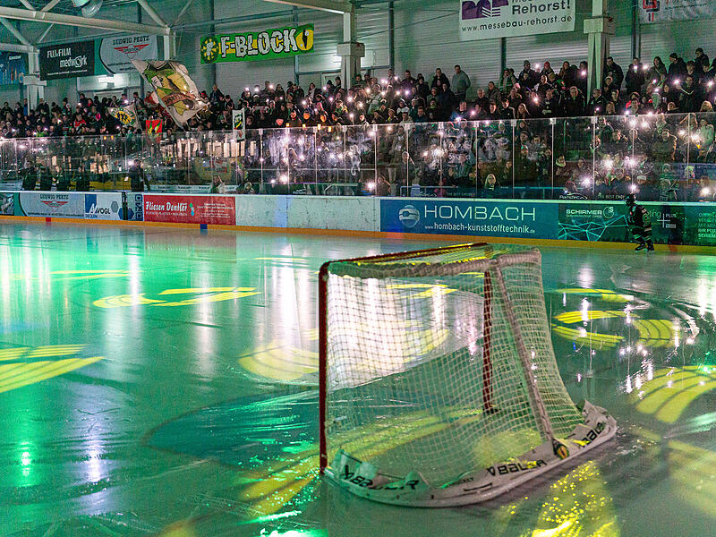 Die "Gr&uuml;ne H&ouml;lle" am Kieferndorfer Weg erlebte erneut besondere Momente. Das sind H&ouml;chstadts sch&ouml;nste Fotos der Oberligasaison 2025/26.