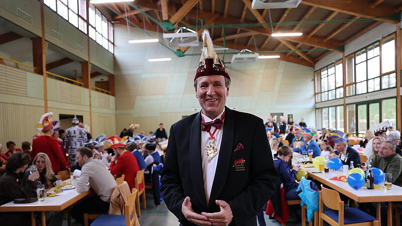 Marco Anderlik, der Pr&auml;sident des Faschingsverbandes Franken, bekannt vom legend&auml;ren Franken-Fasching im Bayerischen Rundfunk, freute sich &uuml;ber eine volle Steinachtalhalle. Zwei Tage vor dem 11.11. er&ouml;ffnete der Fastnachtsverband Franken in Stadtsteinach die n&auml;rrische Saison.