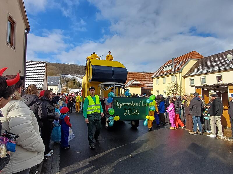 Rosenmontagszug in Aura