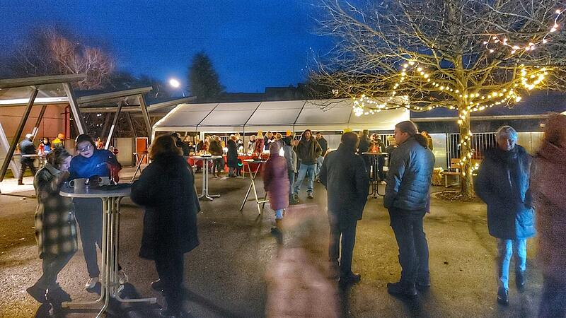 Gut besucht waren die Stände beim Winterzauber-Weihnachtsmarkt. Gut besucht waren die Stände beim Winterzauber-Weihnachtsmarkt.