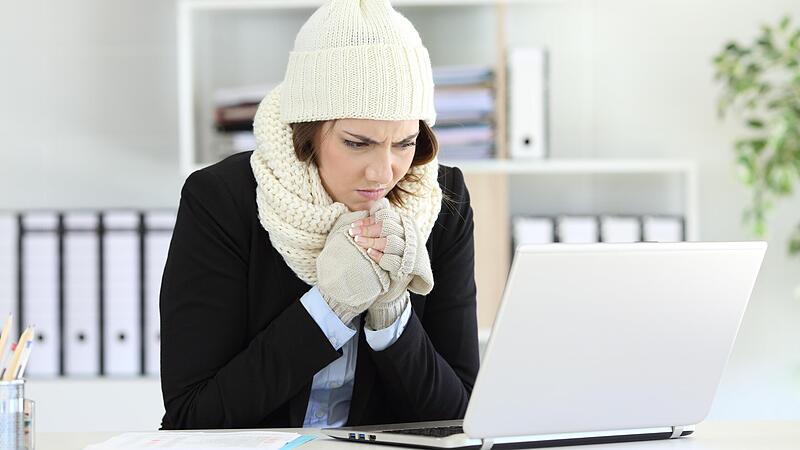 Mütze und Schal am Arbeitsplatz? Ganz so extrem darf es nicht werden. Mütze und Schal am Arbeitsplatz? Ganz so extrem darf es nicht werden.