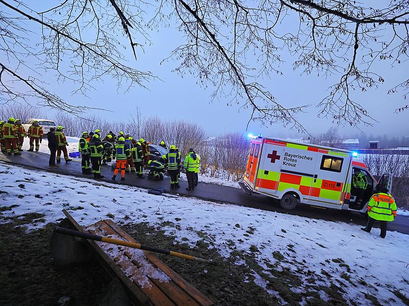 Mann beim Enteisen von eigenem Auto überrollt