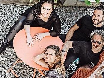 Das Streichtrio Tractatus zusammen mit PoetrySlamerin Lia Hartl. Das Streichtrio Tractatus zusammen mit PoetrySlamerin Lia Hartl.