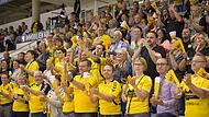 Die Fans des HSC Coburg dürfen applaudieren: Hauptsponsor HUK Coburg hat den Vertrag mit den Handballern um weitere zwei Jahre verlängert.  Das Bild stammt aus coronafreien Tagen, als in der HUK-Arena noch Handballfeste gefeiert wurden…