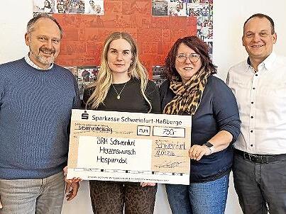 Kreisgesch&auml;ftsf&uuml;hrer Thomas Lind&ouml;rfer, Auszubildende Johanna Vogel, Sachgebietsleiterin Gabi Siegmund und Marketingleiter Florian Dittert (von links).