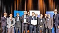Bei der &Uuml;bergabe der Zelter-Plakette (von links): Bernd Sibler (Pr&auml;sident des Bayerischen Musikrats), Jan Heller (B&uuml;rgermeister Aurachtal), Lorenz Jordan, Georg Menzel, Carsten Ahlers (Mitglied im Pr&auml;sidium des Fr&auml;nkischen S&auml;ngerbundes), Hans Bret...