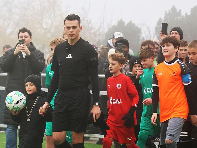 Schiedsrichter und Influencer: Pascal Martin, bekannt als "Qualle" leitete zwei Jugendspiele beim FC Kupferberg.