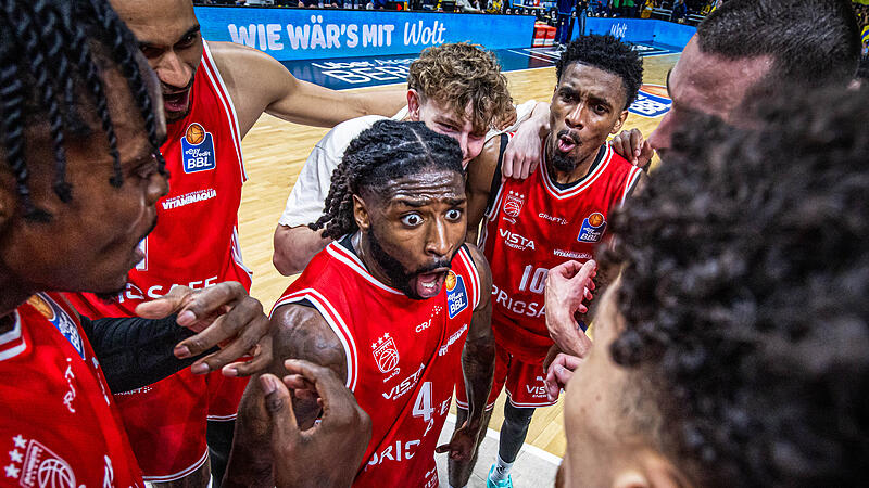 Da kann man nur große Augen machen. Jordan Jones und die BMA365 Bamberg Baskets feierten einen Coup in Berlin. Da kann man nur große Augen machen. Jordan Jones und die BMA365 Bamberg Baskets feierten einen Coup in Berlin.