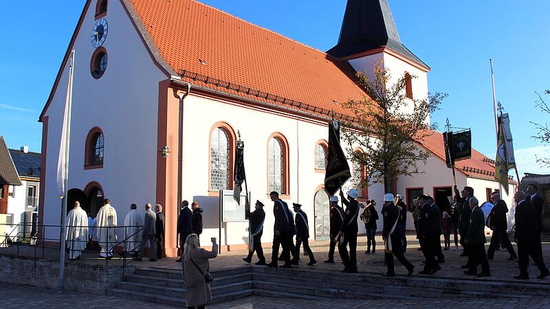 Innen wie au&szlig;en ein Schmuckst&uuml;ck: Die Gl&auml;ubigen feierten Kirchweih in ihrem generalsanierten Gotteshaus in Elsendorf.