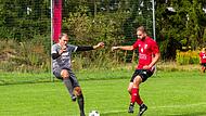 Christian Kästner (rechts) vom TSV 08 Kulmbach kämpft mit dem Wirsberger Andreas Seidl um den Ball. Christian Kästner (rechts) vom TSV 08 Kulmbach kämpft mit dem Wirsberger Andreas Seidl um den Ball.