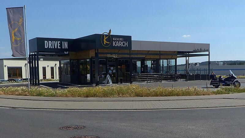 Alle Flächen verkauft: Der Gewerbepark A71 lockte in den vergangenen Jahren viele Firmen an. Zuletzt eröffnete eine Bäckerei auf dem von Poppenhausen und Oerlenbach gemeinsam betriebenen Gewerbegebiet. Alle Flächen verkauft: Der Gewerbepark A71 lockte in den vergangenen Jahren viele Firmen an. Zuletzt eröffnete eine Bäckerei auf dem von Poppenhausen und Oerlenbach gemeinsam betriebenen Gewerbegebiet.