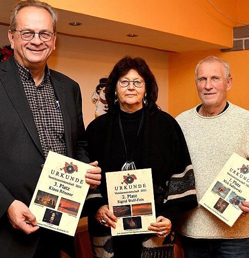 Nick Sablowski, Sigrid Wolf-Feix und Klaus R&ouml;ssner (von rechts) sind die besten Fotografen des FAC Mainleus/Kulmbach.