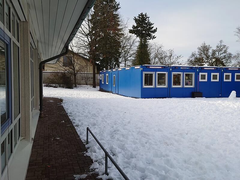 H&ouml;chstadt r&uuml;stet sich f&uuml;r das ab Herbst zur Pflicht werdende Angebot einer Mittagsbetreuung f&uuml;r Erstkl&auml;ssler. An der Grundschule S&uuml;d wurden die Container daf&uuml;r schon in Betrieb genommen.